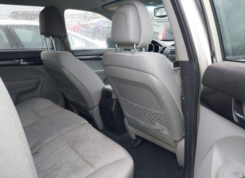 Photo 8 of 2011 Kia Sorento LX (VIN 5XYKT3A16BG071452)