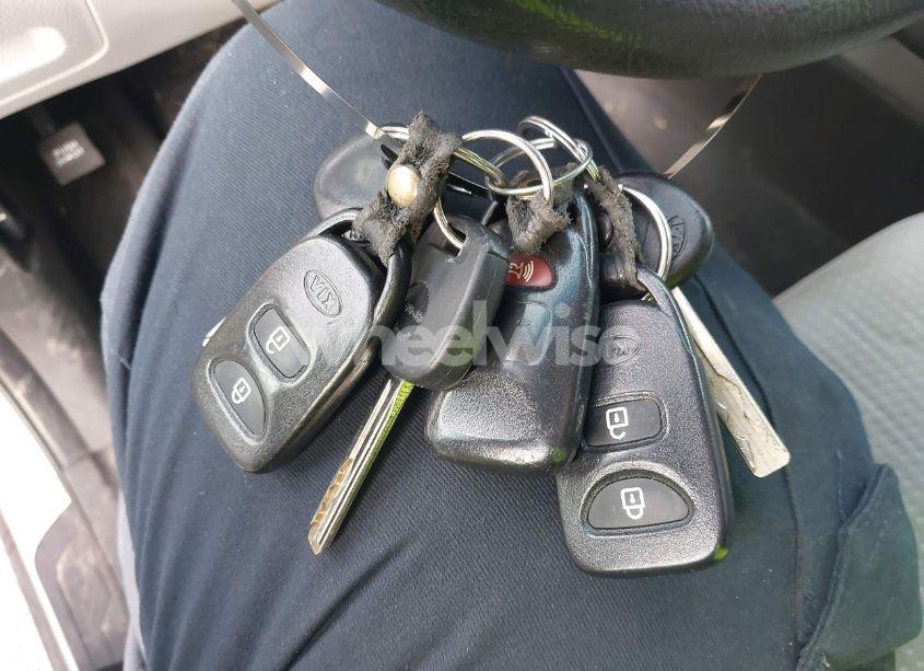 Photo 11 of 2011 Kia Sorento LX (VIN 5XYKT3A16BG092558)