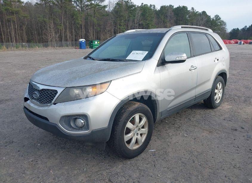 Photo 2 of 2011 Kia Sorento LX (VIN 5XYKT3A16BG092558)
