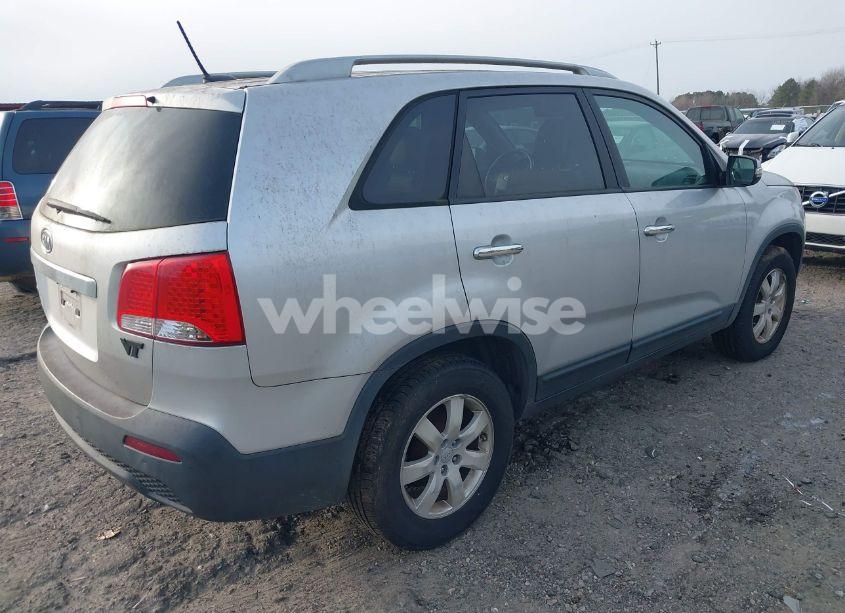 Photo 4 of 2011 Kia Sorento LX (VIN 5XYKT3A16BG092558)