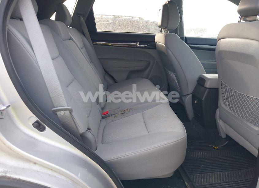 Photo 8 of 2011 Kia Sorento LX (VIN 5XYKT3A16BG092558)