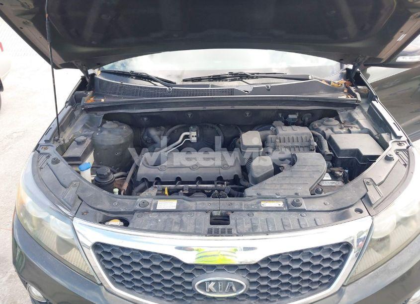 Photo 10 of 2011 Kia Sorento LX (VIN 5XYKT3A16BG109388)