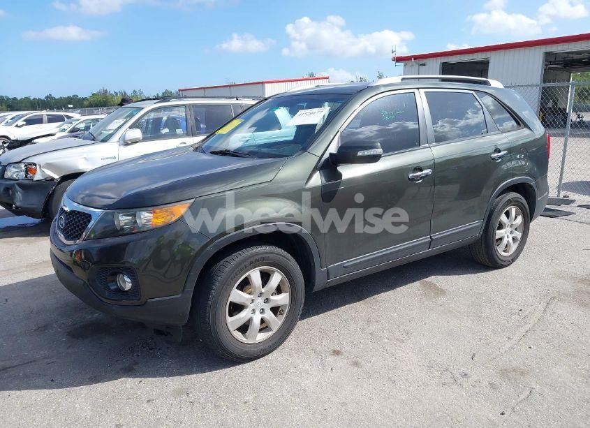 Photo 2 of 2011 Kia Sorento LX (VIN 5XYKT3A16BG109388)