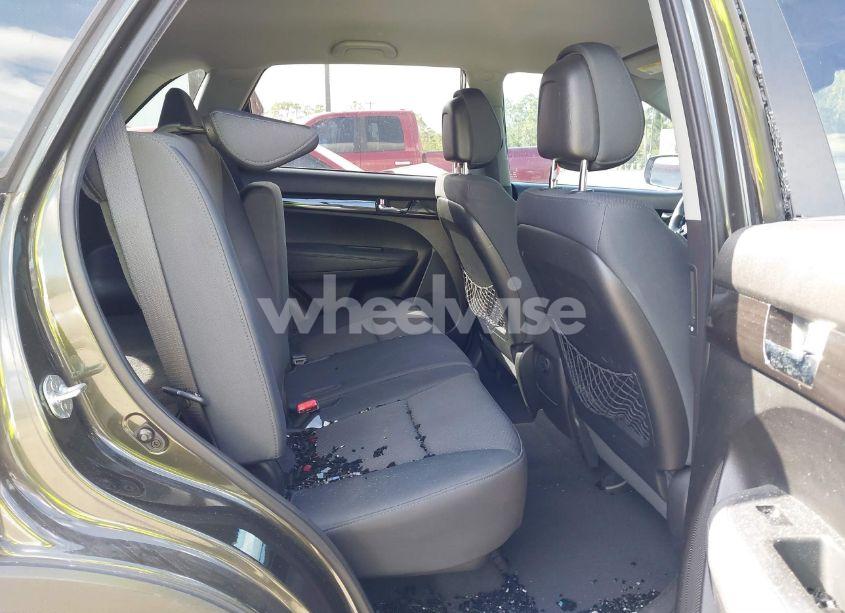 Photo 8 of 2011 Kia Sorento LX (VIN 5XYKT3A16BG109388)