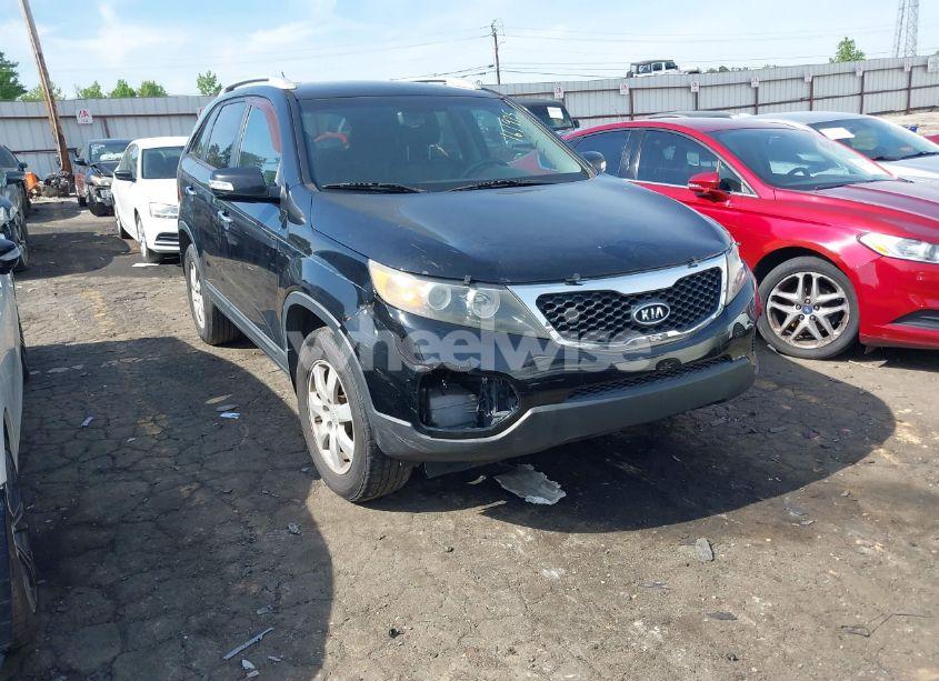 2011 Kia Sorento LX (VIN 5XYKT3A16BG161975) main photo