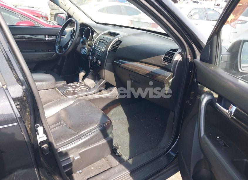 Photo 5 of 2011 Kia Sorento LX (VIN 5XYKT3A16BG161975)