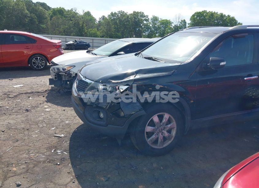 Photo 6 of 2011 Kia Sorento LX (VIN 5XYKT3A16BG161975)