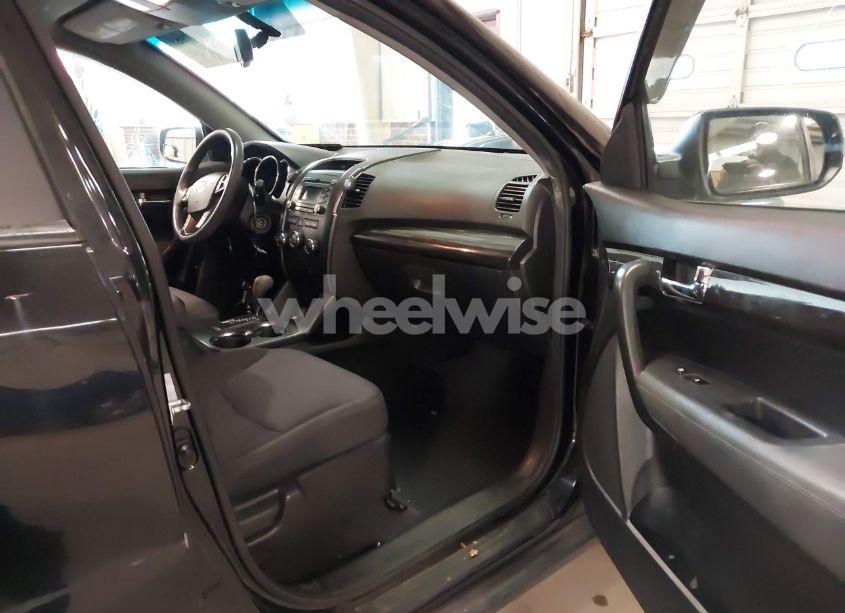 Photo 5 of 2011 Kia Sorento LX (VIN 5XYKT3A16BG183510)