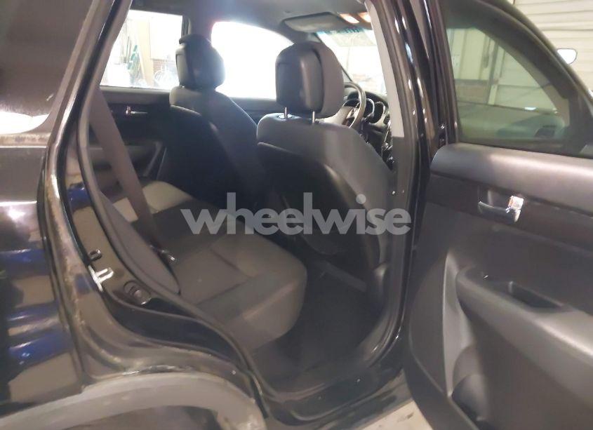 Photo 8 of 2011 Kia Sorento LX (VIN 5XYKT3A16BG183510)