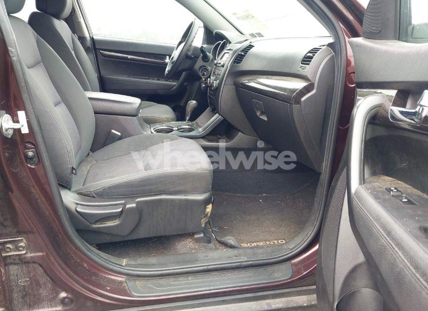 Photo 5 of 2012 Kia Sorento LX (VIN 5XYKT3A16CG267750)
