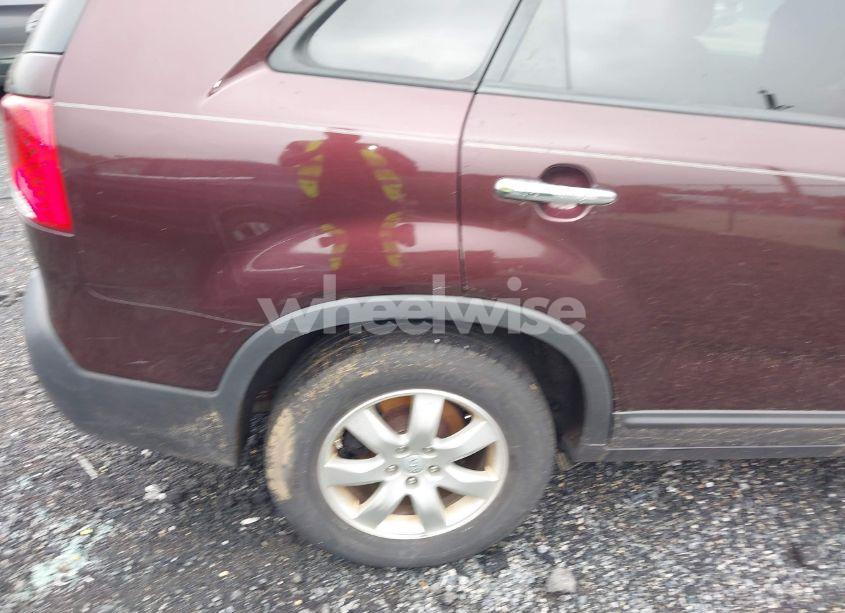 Photo 6 of 2012 Kia Sorento LX (VIN 5XYKT3A16CG267750)