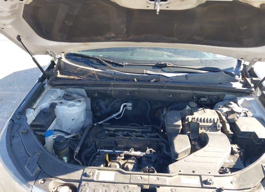 Photo 10 of 2012 Kia Sorento LX (VIN 5XYKT3A16CG293541)