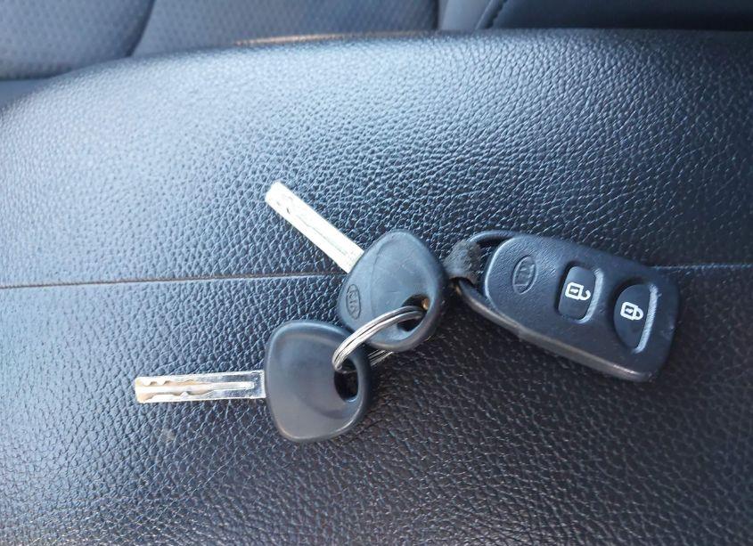 Photo 11 of 2012 Kia Sorento LX (VIN 5XYKT3A16CG293541)