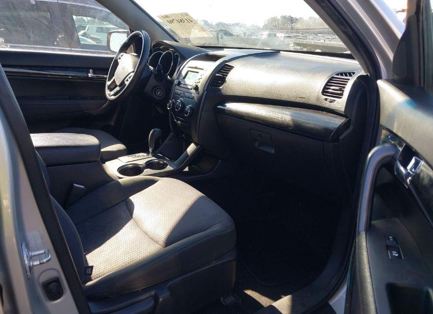 Photo 5 of 2012 Kia Sorento LX (VIN 5XYKT3A16CG293541)