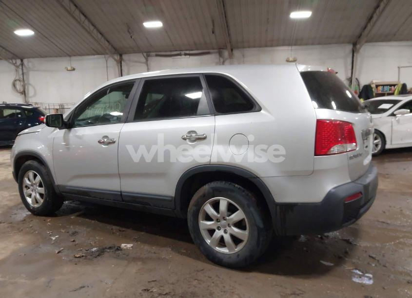 Photo 3 of 2013 Kia Sorento LX (VIN 5XYKT3A16DG344327)