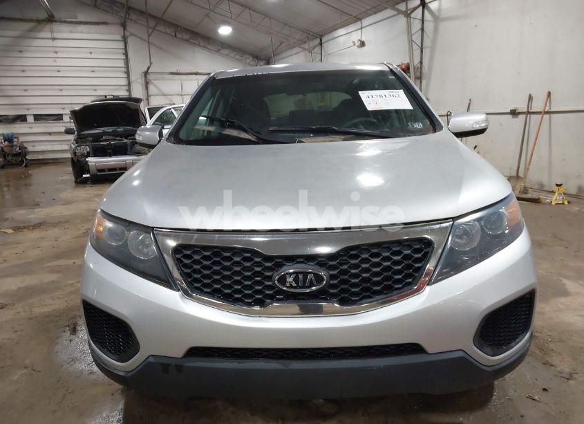 Photo 6 of 2013 Kia Sorento LX (VIN 5XYKT3A16DG344327)