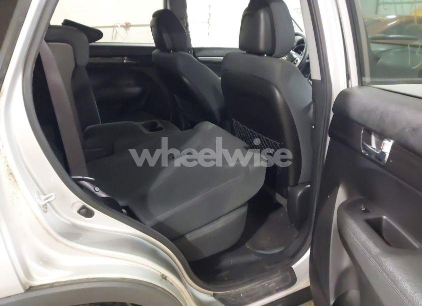 Photo 8 of 2013 Kia Sorento LX (VIN 5XYKT3A16DG344327)