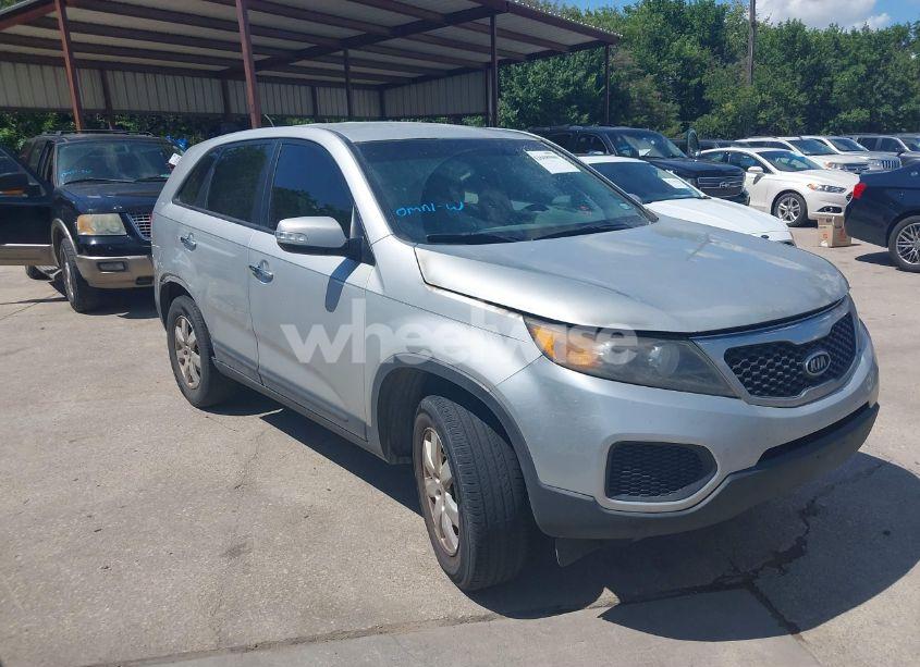 2013 Kia Sorento LX (VIN 5XYKT3A16DG381328) main photo