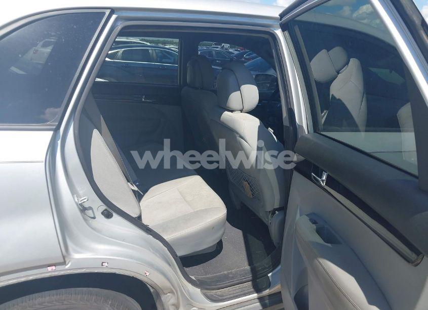 Photo 8 of 2013 Kia Sorento LX (VIN 5XYKT3A16DG381328)