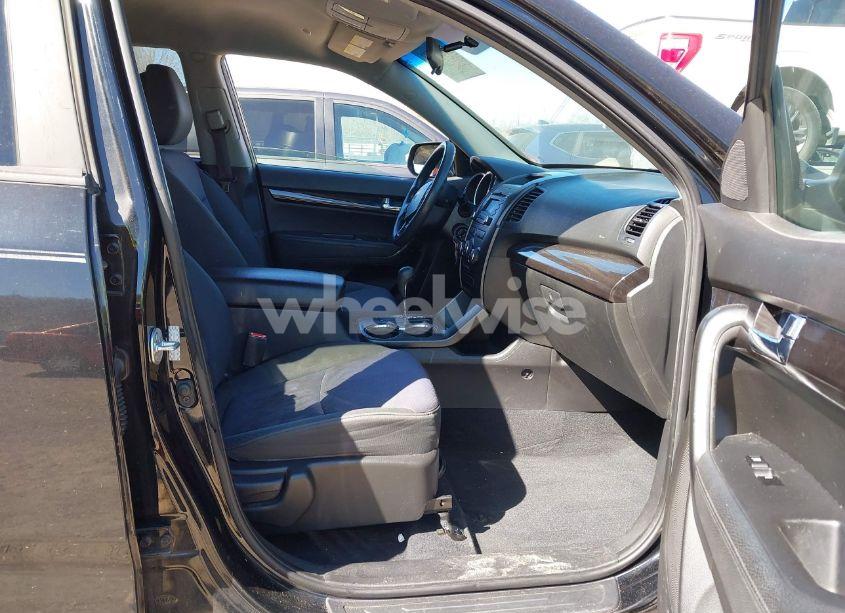 Photo 5 of 2011 Kia Sorento LX (VIN 5XYKT3A17BG012880)