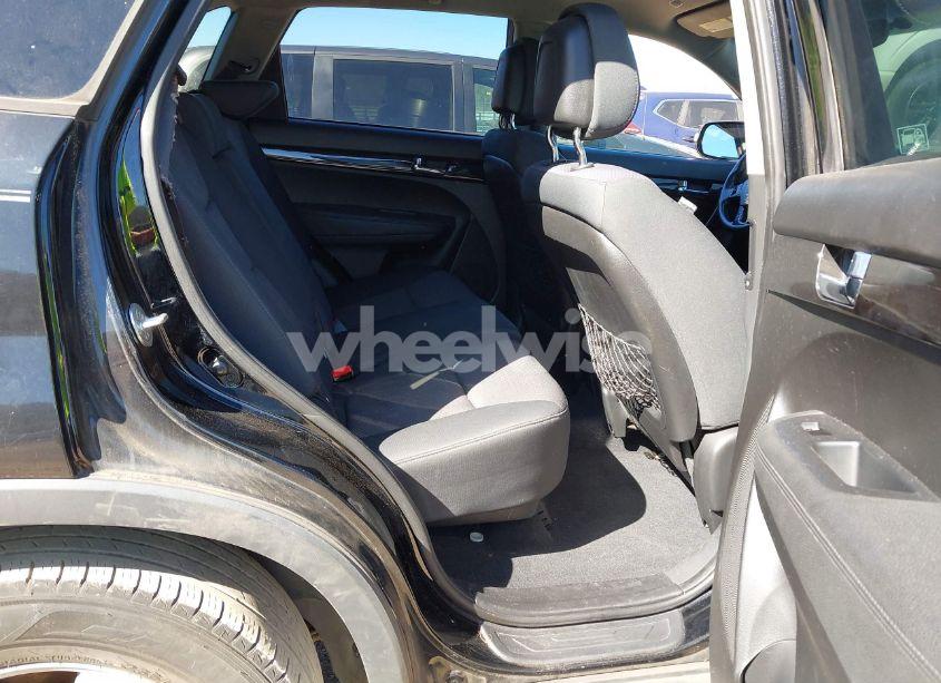 Photo 8 of 2011 Kia Sorento LX (VIN 5XYKT3A17BG012880)