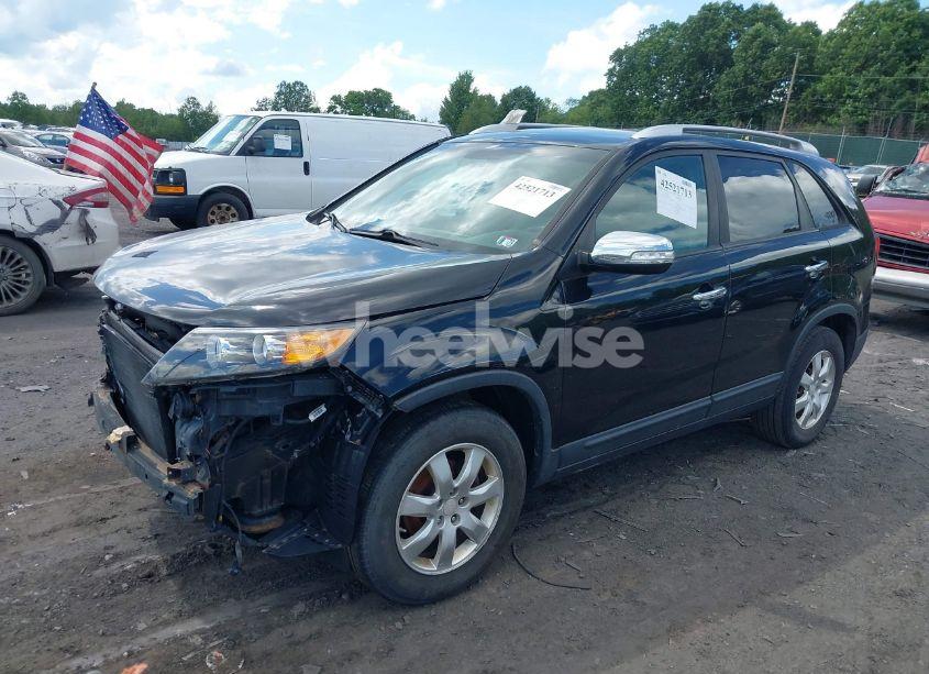 Photo 2 of 2011 Kia Sorento LX (VIN 5XYKT3A17BG053719)