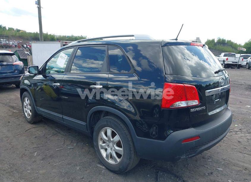 Photo 3 of 2011 Kia Sorento LX (VIN 5XYKT3A17BG053719)