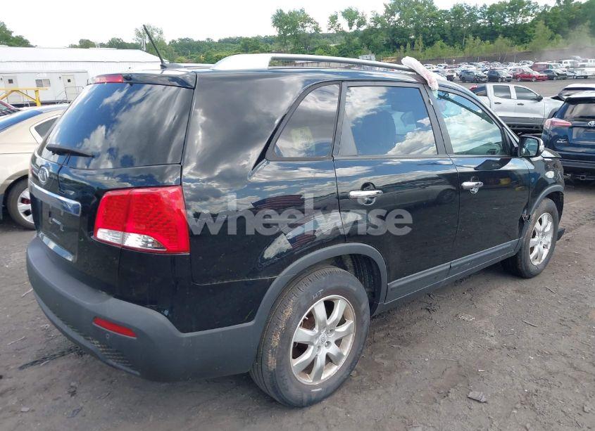 Photo 4 of 2011 Kia Sorento LX (VIN 5XYKT3A17BG053719)