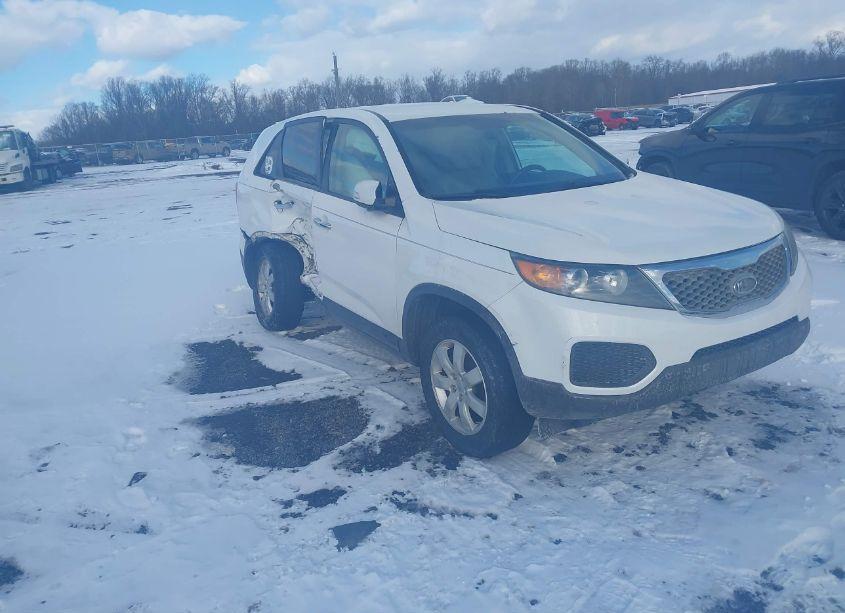 2011 Kia Sorento LX (VIN 5XYKT3A17BG065353) main photo