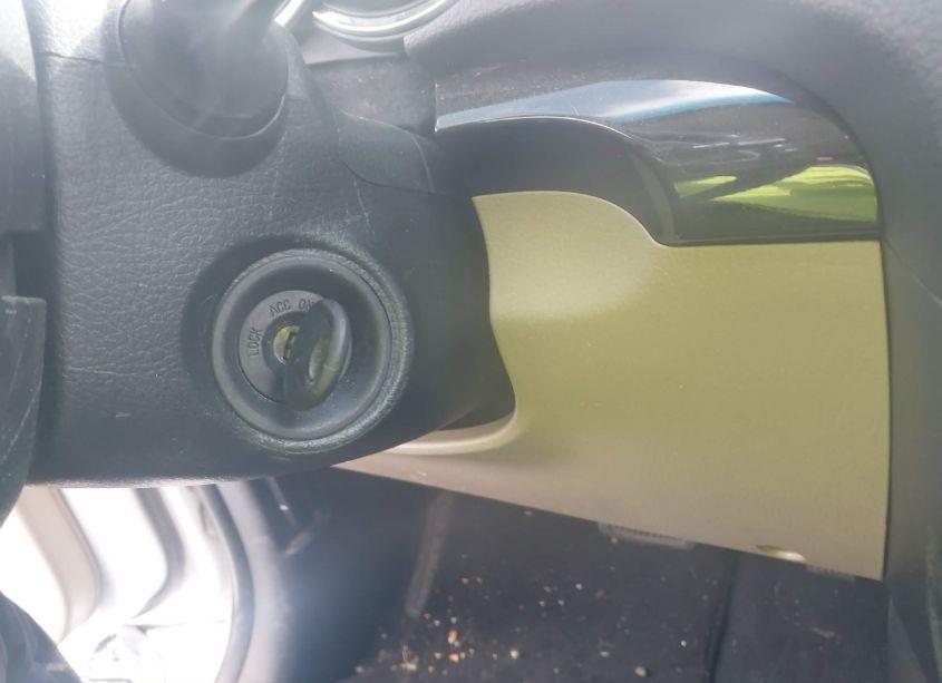 Photo 11 of 2011 Kia Sorento LX (VIN 5XYKT3A17BG065353)