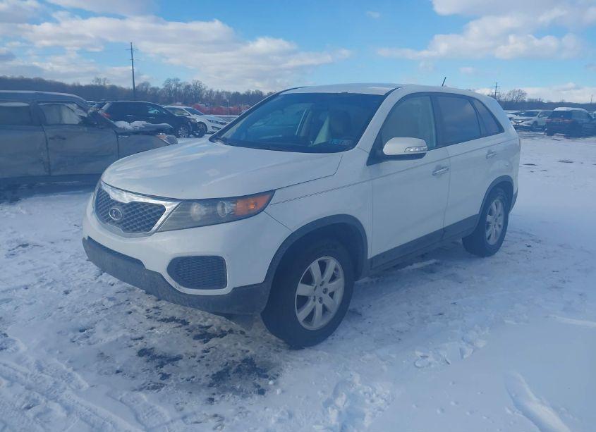 Photo 2 of 2011 Kia Sorento LX (VIN 5XYKT3A17BG065353)