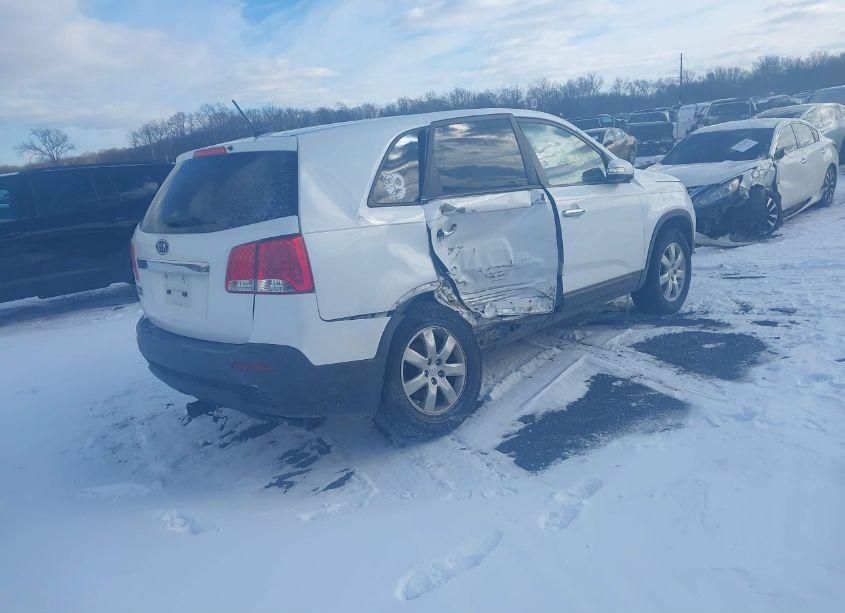 Photo 4 of 2011 Kia Sorento LX (VIN 5XYKT3A17BG065353)