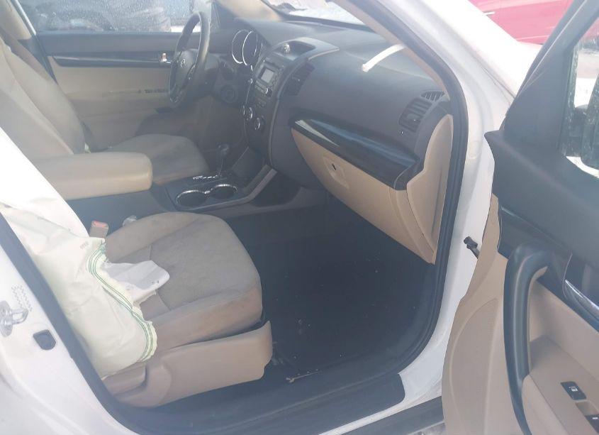 Photo 5 of 2011 Kia Sorento LX (VIN 5XYKT3A17BG065353)
