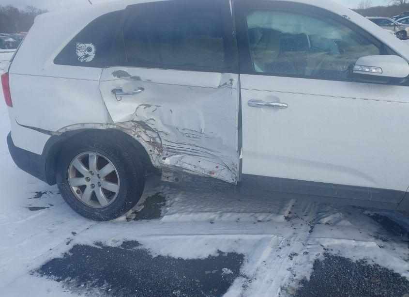Photo 6 of 2011 Kia Sorento LX (VIN 5XYKT3A17BG065353)