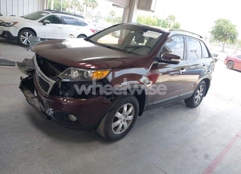 Photo 2 of 2011 Kia Sorento LX (VIN 5XYKT3A17BG072223)