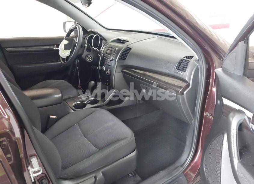 Photo 5 of 2011 Kia Sorento LX (VIN 5XYKT3A17BG072223)