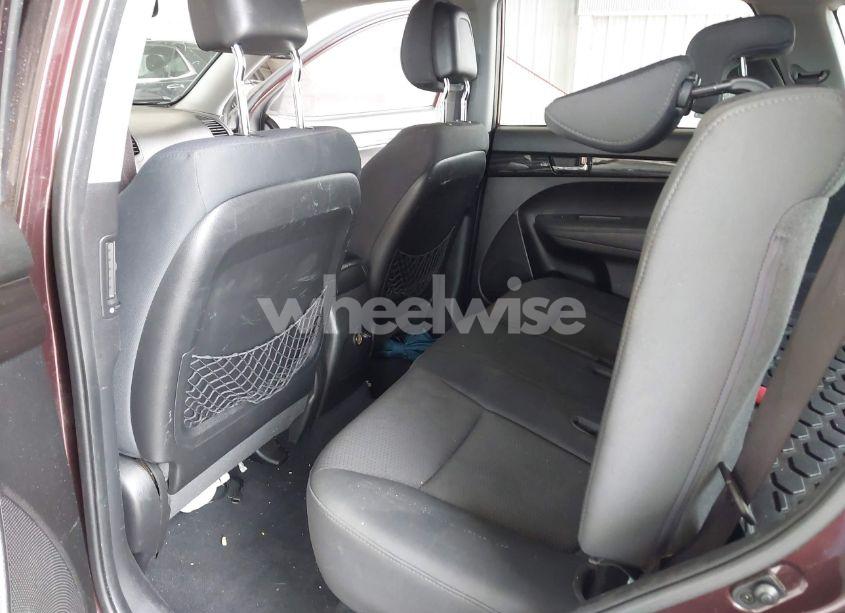 Photo 8 of 2011 Kia Sorento LX (VIN 5XYKT3A17BG072223)