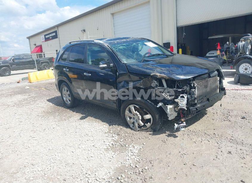 2011 Kia Sorento LX (VIN 5XYKT3A17BG095081) main photo