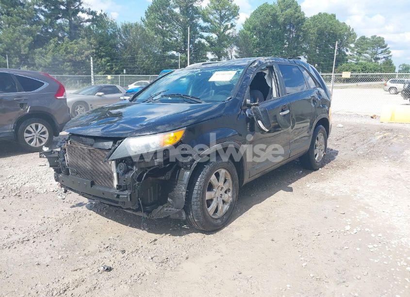 Photo 2 of 2011 Kia Sorento LX (VIN 5XYKT3A17BG095081)