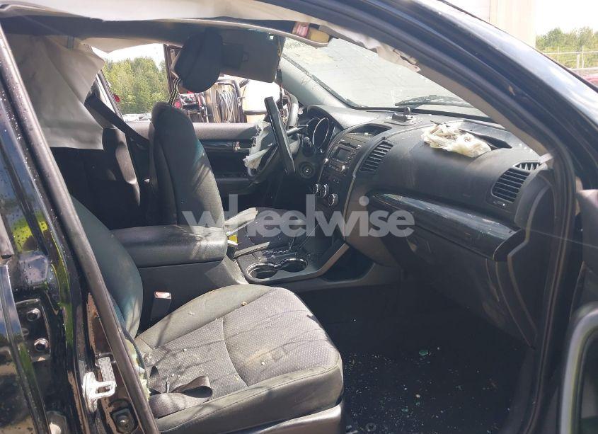 Photo 5 of 2011 Kia Sorento LX (VIN 5XYKT3A17BG095081)