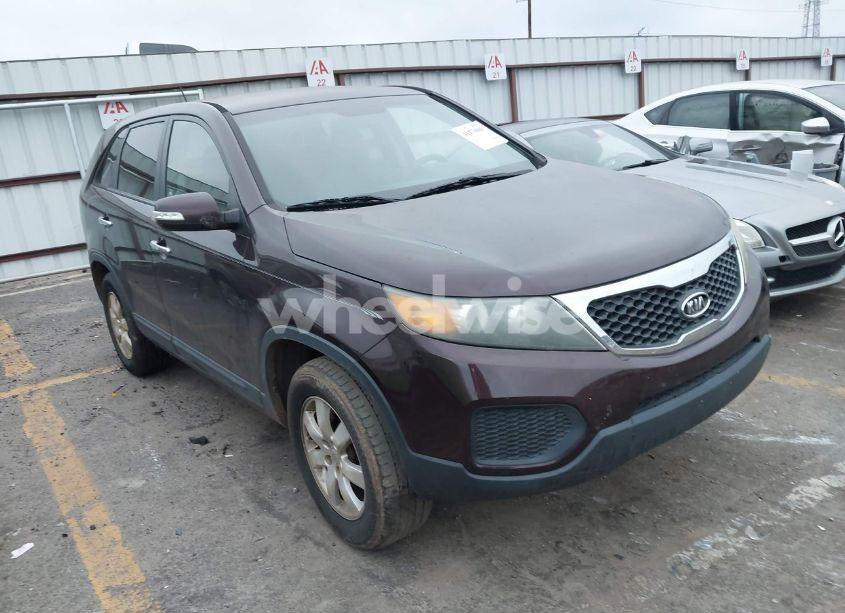 2011 Kia Sorento LX (VIN 5XYKT3A17BG122098) main photo
