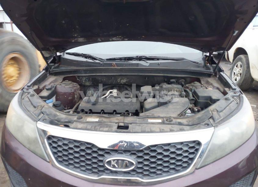 Photo 10 of 2011 Kia Sorento LX (VIN 5XYKT3A17BG122098)