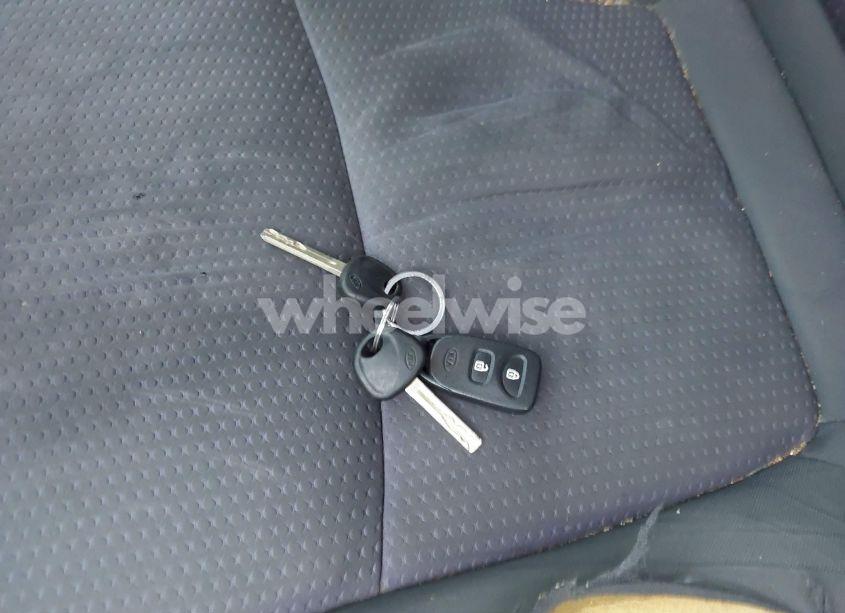 Photo 11 of 2011 Kia Sorento LX (VIN 5XYKT3A17BG122098)