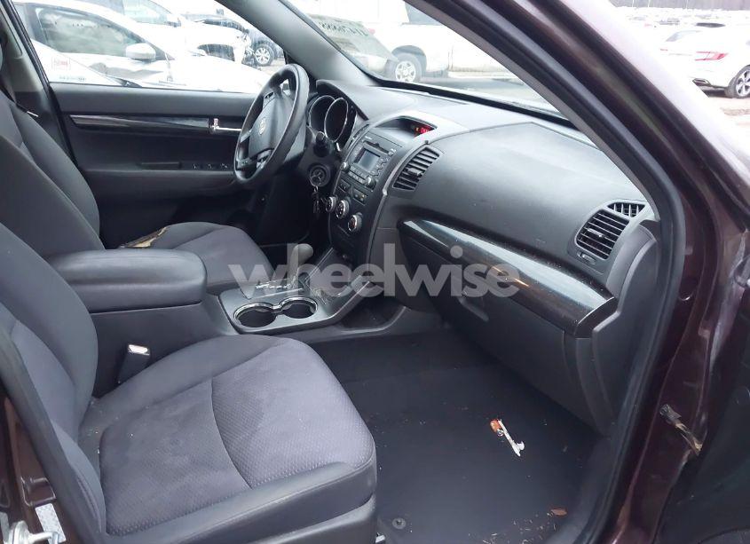 Photo 5 of 2011 Kia Sorento LX (VIN 5XYKT3A17BG122098)