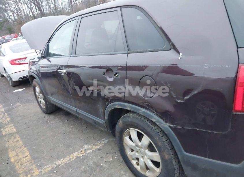 Photo 6 of 2011 Kia Sorento LX (VIN 5XYKT3A17BG122098)