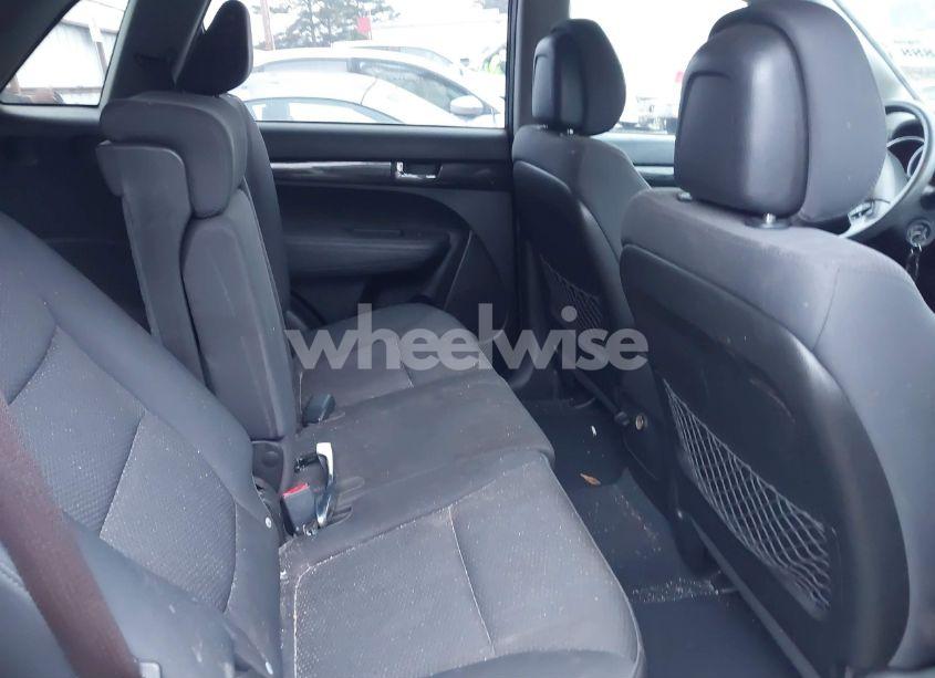 Photo 8 of 2011 Kia Sorento LX (VIN 5XYKT3A17BG122098)