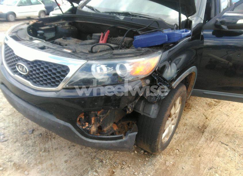 Photo 6 of 2011 Kia Sorento LX (VIN 5XYKT3A17BG156123)
