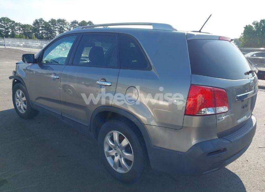 Photo 3 of 2011 Kia Sorento LX (VIN 5XYKT3A17BG163332)