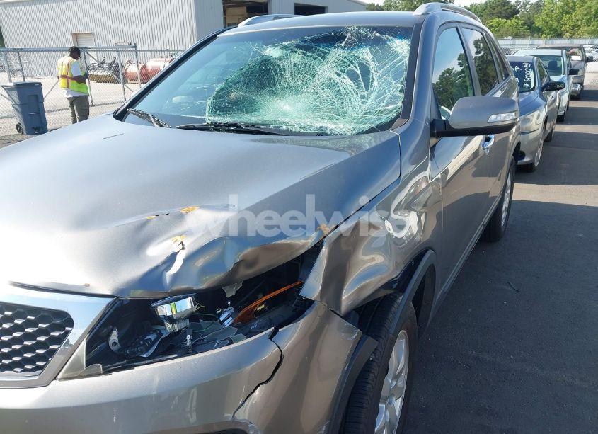 Photo 6 of 2011 Kia Sorento LX (VIN 5XYKT3A17BG163332)