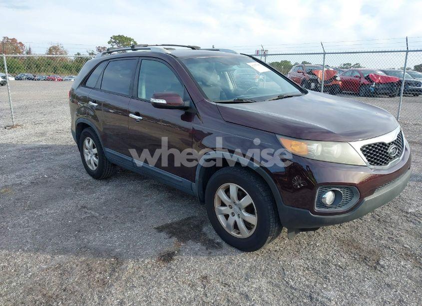 2011 Kia Sorento LX (VIN 5XYKT3A17BG174119) main photo